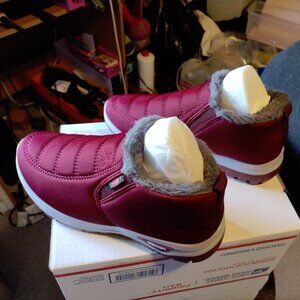 NWT Cute ladies ankle boots size 39 (8 - 8.5)